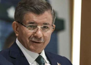 Davutoğlu: Erdoğan kitleleri hipnotize etmeye çalışıyor