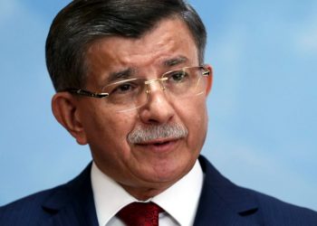 Davutoğlu: PKK'ya kızabiliriz ama Suriye Kürtlerini karşımıza almamamız lazım