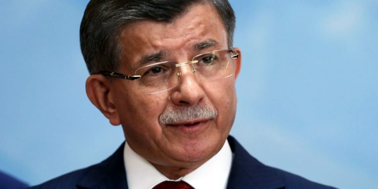 Davutoğlu: PKK'ya kızabiliriz ama Suriye Kürtlerini karşımıza almamamız lazım