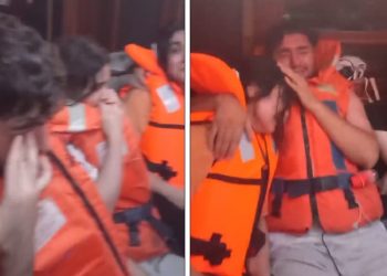 Denizde mahsur kalan Kürt mülteciler ağlayarak yardım istedi: Yemek yok, su yok…