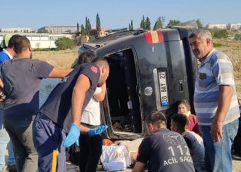 Denizli'de işçileri taşıyan minibüs kaza yaptı: 14 yaralı