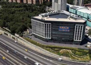 Dev plazalar boş kaldı, yüzde 20'si kullanılmıyor