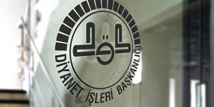 Diyanet kadınları hedef aldı: ‘Pantolonlar daracık, toplum içine çıkılmamalı’