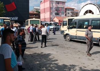 Dolmuş camından uzattığı koluna mermi isabet etti