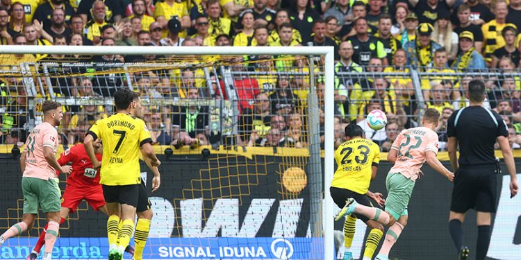 Dortmund 6 dakikada yıkıldı; 89. dakikaya kadar 2-0 önde götürdüğü maçta Bremen'e 3-2 kaybetti!