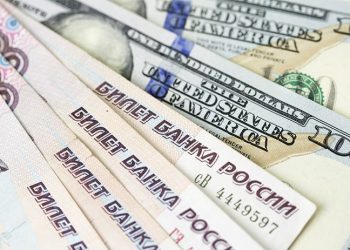 Döviz hesaplarında Rusya etkisi hissedildi, mevduatlar 240,6 milyar dolara yükseldi