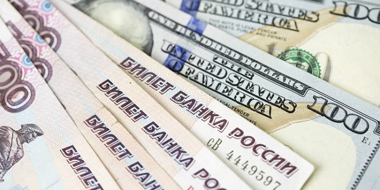 Döviz hesaplarında Rusya etkisi hissedildi, mevduatlar 240,6 milyar dolara yükseldi