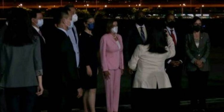 Dünyanın gözü Tayvan'da; ABD Temsilciler Meclisi Başkanı Pelosi, Çin'in askeri tehdidine rağmen Tayvan'a indi!