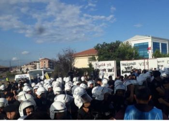 ETF Tekstil'de eylemdeki işçilere polis müdahalesi