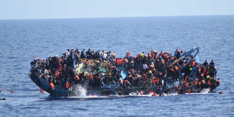 Ege’de göçmenleri taşıyan bot alabora oldu, 50 göçmen kayıp