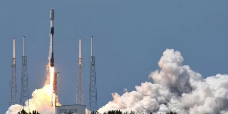 Elon Musk neden uzaya binlerce uydu gönderiyor?