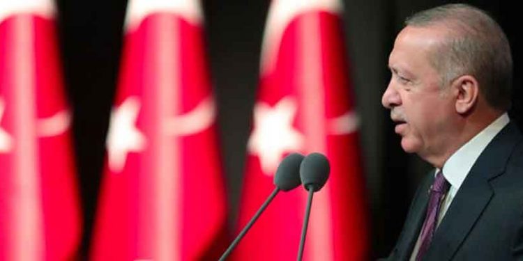 Erdoğan: Devletin içine çöreklenmiş yapıların hedefi haline geldik, hamdolsun tüm saldırıları boşa çıkardık