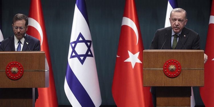 Erdoğan, İsrail Cumhurbaşkanı Herzog ile telefonda görüştü: 'Büyükelçilerin atanmasıyla ilişkilere yeni bir ivme kazandıracağız'