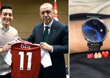 Erdoğan’ın Mesut Özil’e hediyesi: Saat İşviçre malı, emojiler dua ve bayrak