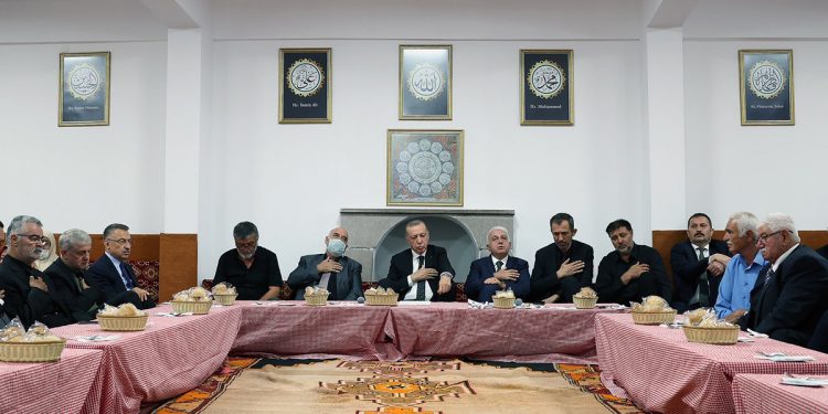 Erdoğan’ın ziyaret ettiği cemevi yönetimine ihraç süreci başlatıldı