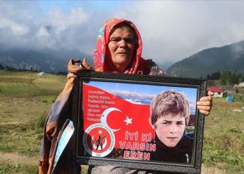 Eren Bülbül mezarı başında anıldı: 'Gururu acısını kapatıyor'