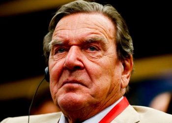 Eski Almanya Başbakanı Schröder, Federal Meclis'i mahkemeye verdi