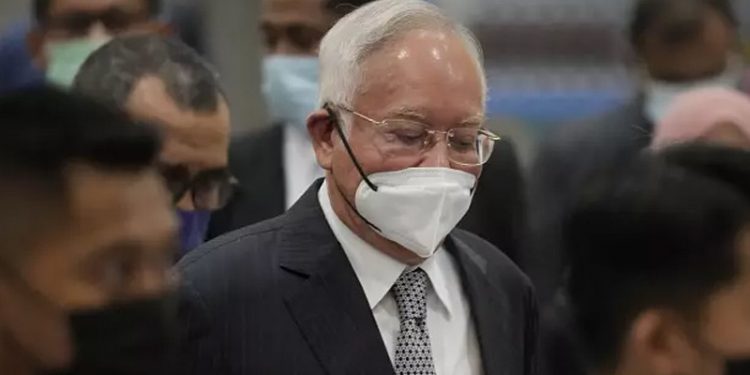 Eski Malezya Başbakan Rezak'ın yolsuzluk davasında yargı süreci bitti: 12 yıl hapis