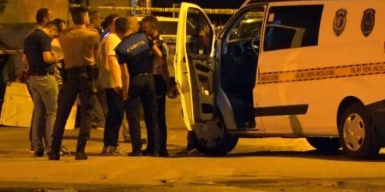 Ev sahibiyle tartışan kiracı, polisi yaralayıp yaşamına son verdi