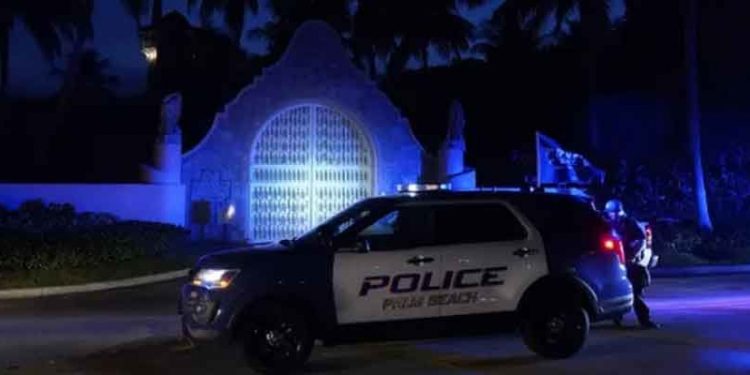 FBI, eski ABD başkanı Donald Trump'ın evini bastı, içeride arama yaptı