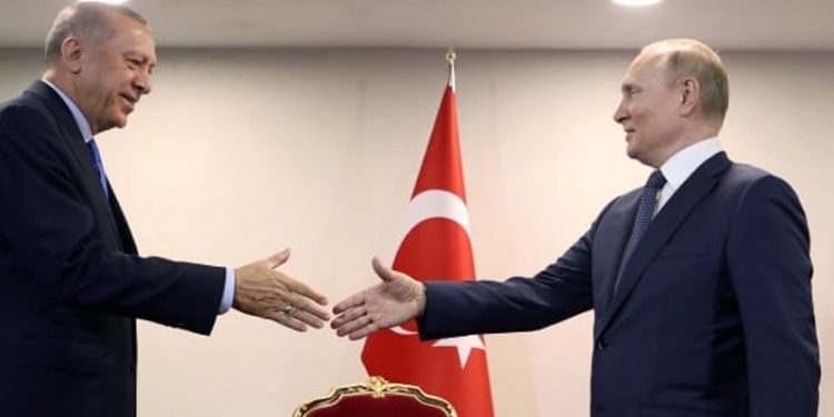 FT’den dört gün arayla ikinci ‘Türkiye’ analizi: ABD yaptırımları hala risk