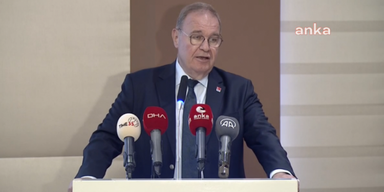 Faik Öztrak: Türkiye'yi Avrupa'nın '1 milyoncu marketi' haline getirdiler