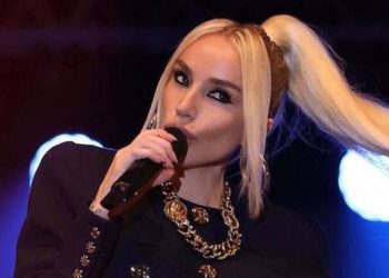 Fenerbahçe tribünlerinden Gülşen'e destek: Becerebilirsen zapt et hadi!