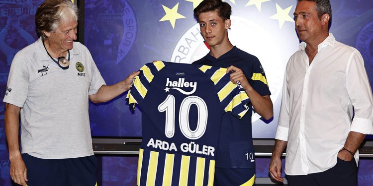 Fenerbahçe’de ’10 numara’nın yeni sahibi 17 yaşındaki Arda Güler oldu