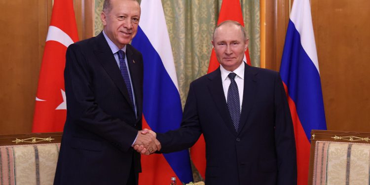 Financial Times: Türkiye’nin Rusya ile derinleşen bağları nedeniyle batıda endişe artıyor