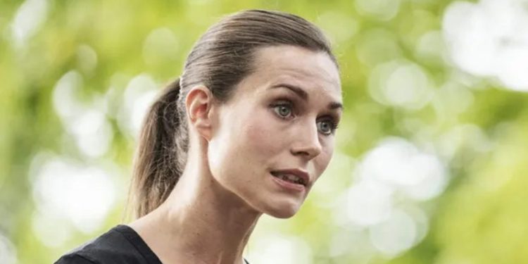 Finlandiya'da kadınlardan Başbakan Marin'e danslı destek