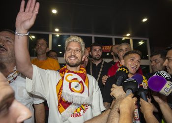 Galatasaray, Mertens'in sözleşme detaylarını duyurdu