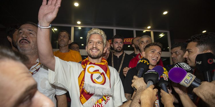 Galatasaray, Mertens'in sözleşme detaylarını duyurdu