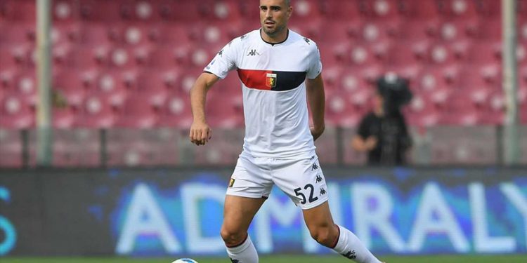 Galatasaray stoper ve sol bek için İtalya'dan haber bekliyor