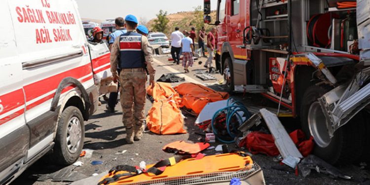 Gaziantep'te feci kaza: 16 ölü, 22 yaralı