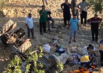 Gaziantep’te işçileri taşıyan traktör şarampole devrildi: 2 ölü, 5 yaralı