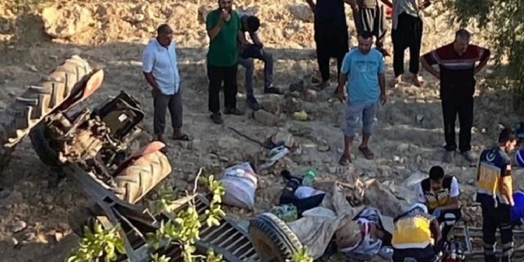 Gaziantep’te işçileri taşıyan traktör şarampole devrildi: 2 ölü, 5 yaralı