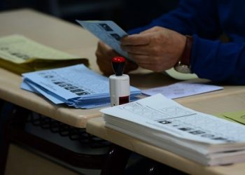 "Her 3 se&ccedil;menden 2'si 'parlamenter sistem' diyor"