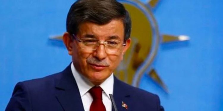 "Her yerde karşıma çıkarıyorlar" diyen Davutoğlu'ndan özeleştiri: AK Parti’den ayrılırken yaptığım konuşmayı yapmazdım, hata yaptım