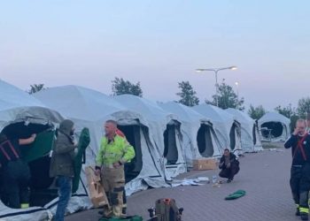 Hollanda iltica Merkezi Ter Appel doldu, mültecilere çadırlar kuruluyor