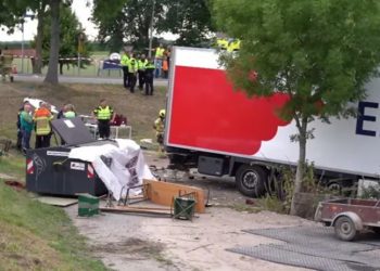 Hollanda'da kamyon barbekü partisine daldı: 6 kişi öldü