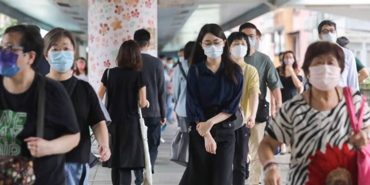 Hong Kong'da günlük Covid-19 vakalarının sayısı 10 bine yaklaştı
