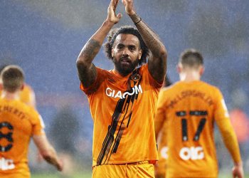 Hull City'den ayrılan 35 yaşındaki futbolcu Manchester United'a gidiyor