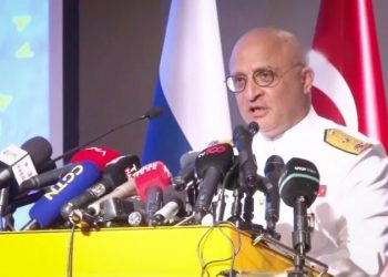 “Hulusi Akar’a yakın” komutan Tuğamiral Özcan Altunbulak TSK’dan istifa etti