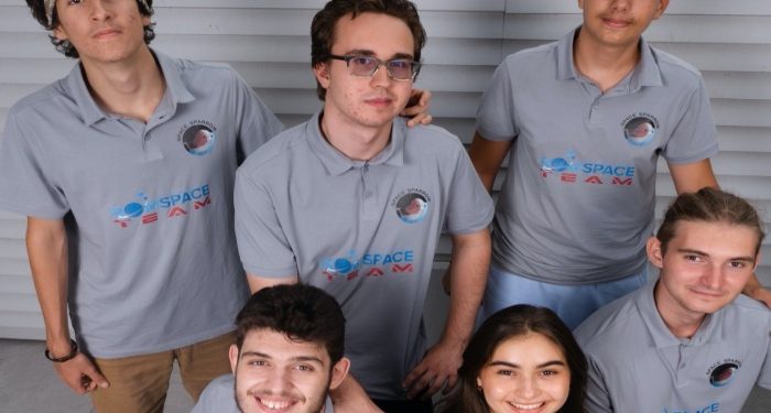 ICHB öğrencileri Romanya’nın ilk mini uydusunu geliştirdi; ‘Uzay Serçesi’ 2023’te fırlatılacak