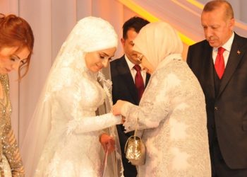 İddia: AKP'li vekil Zehra Taşkesenlioğlu boşanmak için 70 milyon lira tazminat istiyor