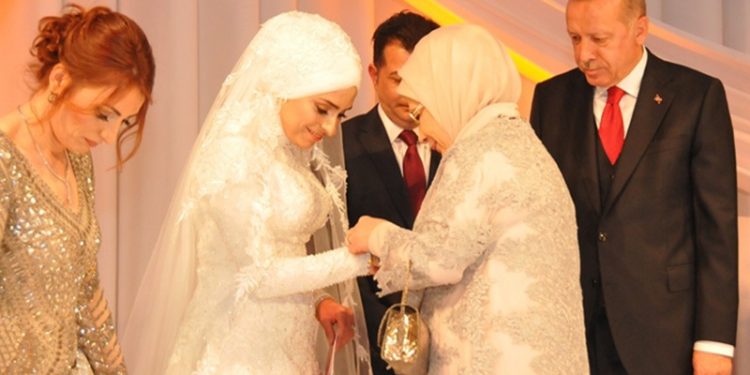 İddia: AKP'li vekil Zehra Taşkesenlioğlu boşanmak için 70 milyon lira tazminat istiyor