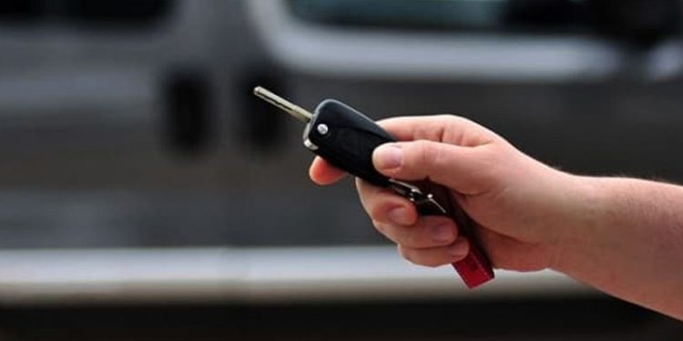 İkinci el otomobil satışları bir ayda yarıya indi: Yeni ilan sayısı da düştü