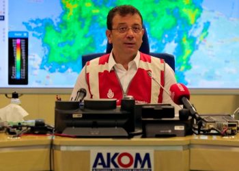 İmamoğlu'ndan sağanak uyarısı: Mecbur kalmadıkça trafiğe, dışarı çıkmayın