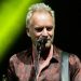 İngiliz şarkıcı Sting, izleyiciyi demokrasiye karşı tehditler konusunda uyardı