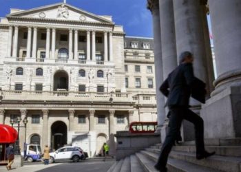 İngiltere Merkez Bankası son 27 yılın en b&uuml;y&uuml;k faiz artırımını yaptı